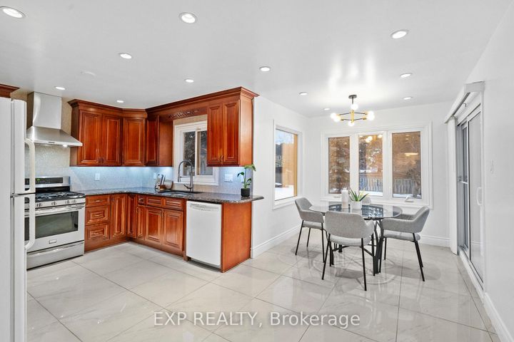 Photo 9 at 54 Holbrook Court, Unionville, Markham