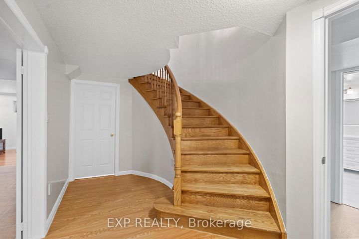 Photo 24 at 54 Holbrook Court, Unionville, Markham