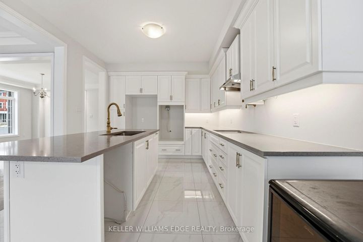 Photo 7 at 132 Settlers Road E, GO Glenorchy, Oakville