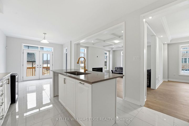 Photo 8 at 132 Settlers Road E, GO Glenorchy, Oakville