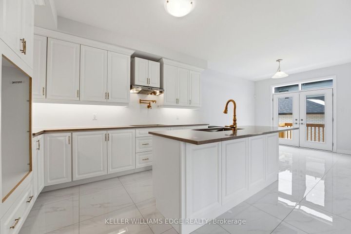 Photo 9 at 132 Settlers Road E, GO Glenorchy, Oakville