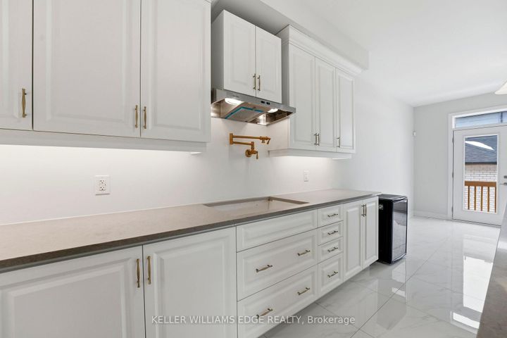 Photo 10 at 132 Settlers Road E, GO Glenorchy, Oakville