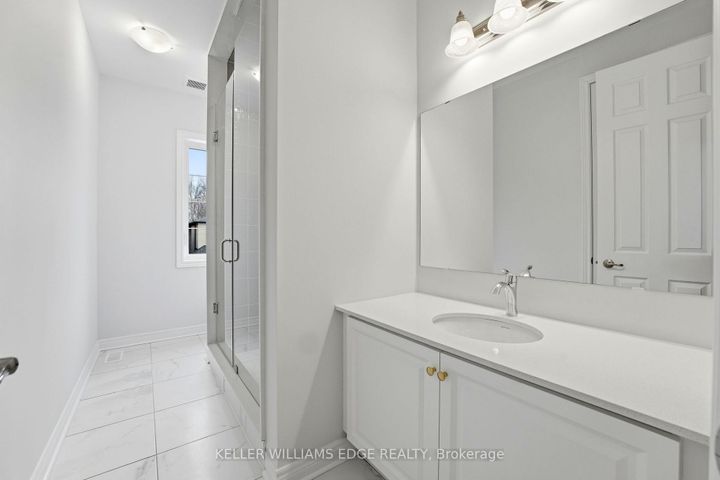 Photo 14 at 132 Settlers Road E, GO Glenorchy, Oakville