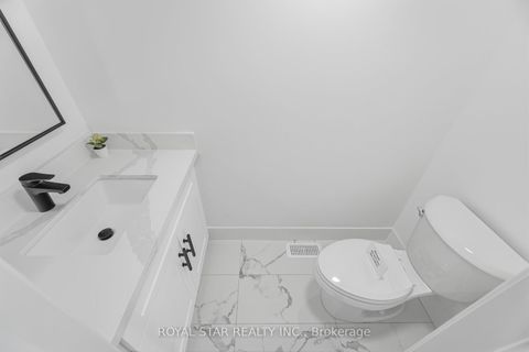 Photo 22 at 3 - 11 Plaisance Road, North Richvale, Richmond Hill