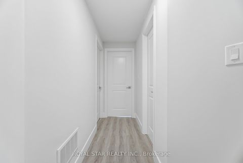 Photo 25 at 3 - 11 Plaisance Road, North Richvale, Richmond Hill