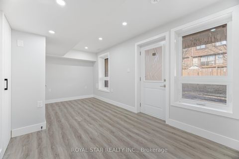 Photo 38 at 3 - 11 Plaisance Road, North Richvale, Richmond Hill