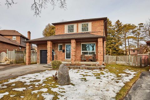 Photo 2 at 10 Nicholls Court, Central West, Ajax