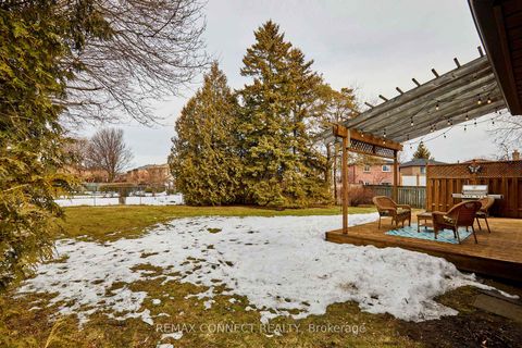 Photo 4 at 10 Nicholls Court, Central West, Ajax