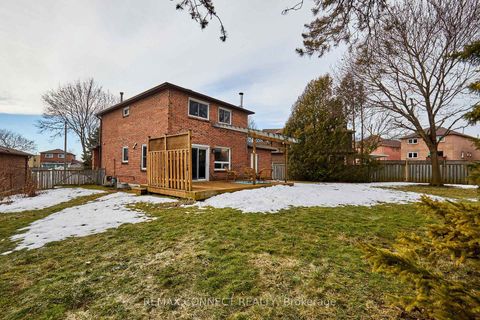 Photo 5 at 10 Nicholls Court, Central West, Ajax