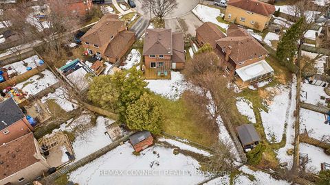 Photo 7 at 10 Nicholls Court, Central West, Ajax