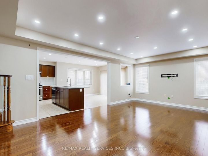 Photo 5 at 37 Bloom Drive, Bram East, Brampton