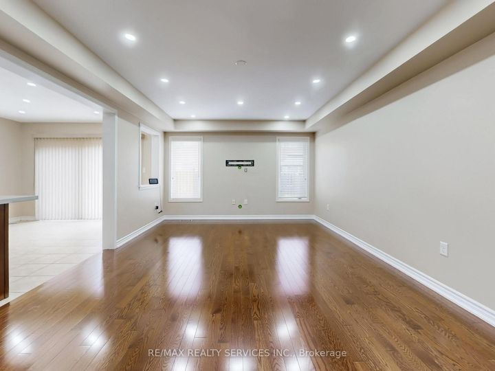 Photo 6 at 37 Bloom Drive, Bram East, Brampton