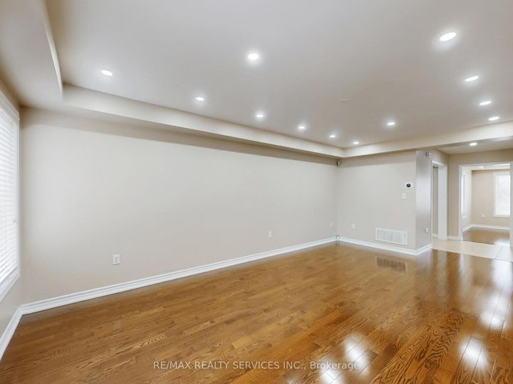 Photo 7 at 37 Bloom Drive, Bram East, Brampton