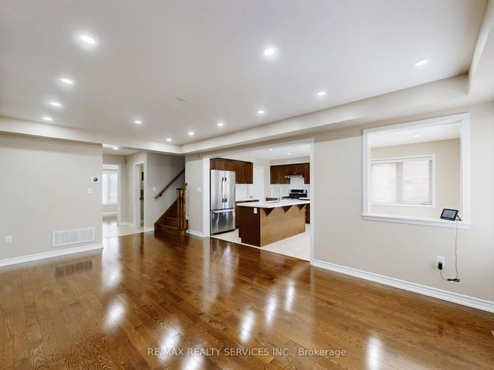 Photo 8 at 37 Bloom Drive, Bram East, Brampton