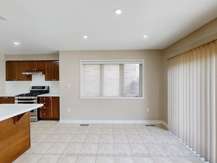 Photo 10 at 37 Bloom Drive, Bram East, Brampton