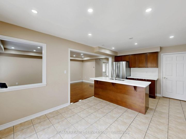 Photo 12 at 37 Bloom Drive, Bram East, Brampton