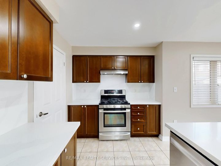 Photo 13 at 37 Bloom Drive, Bram East, Brampton