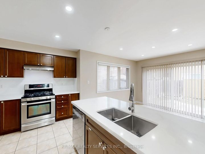 Photo 14 at 37 Bloom Drive, Bram East, Brampton