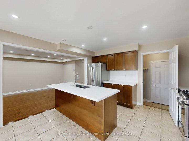 Photo 16 at 37 Bloom Drive, Bram East, Brampton