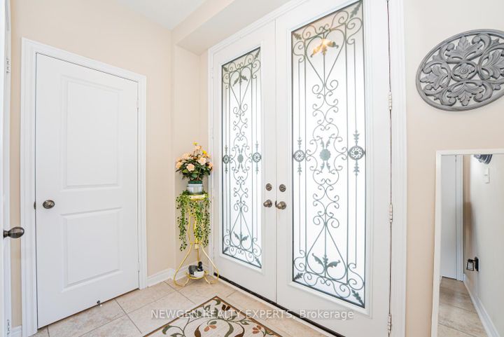 Photo 3 at 46 MONUMENT Trail, Northwest Brampton, Brampton