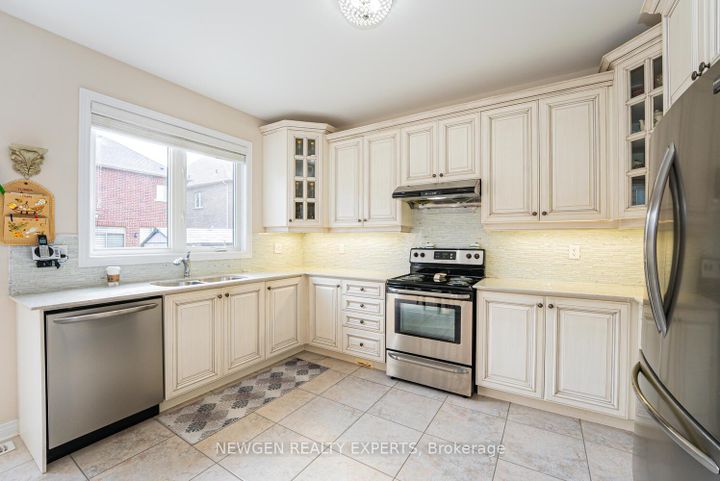 Photo 9 at 46 MONUMENT Trail, Northwest Brampton, Brampton