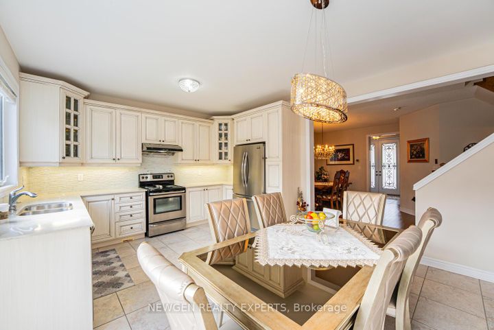 Photo 10 at 46 MONUMENT Trail, Northwest Brampton, Brampton