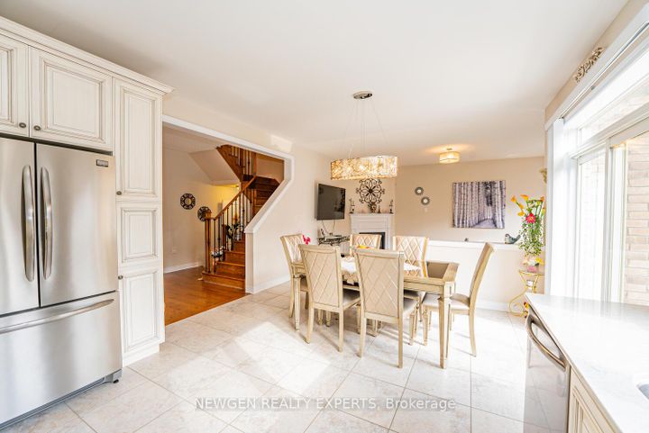 Photo 12 at 46 MONUMENT Trail, Northwest Brampton, Brampton