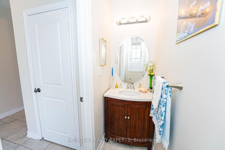 Photo 13 at 46 MONUMENT Trail, Northwest Brampton, Brampton