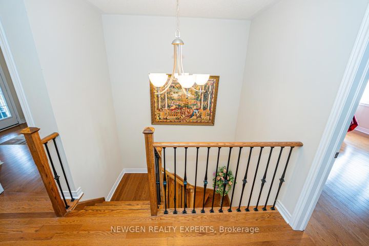 Photo 15 at 46 MONUMENT Trail, Northwest Brampton, Brampton