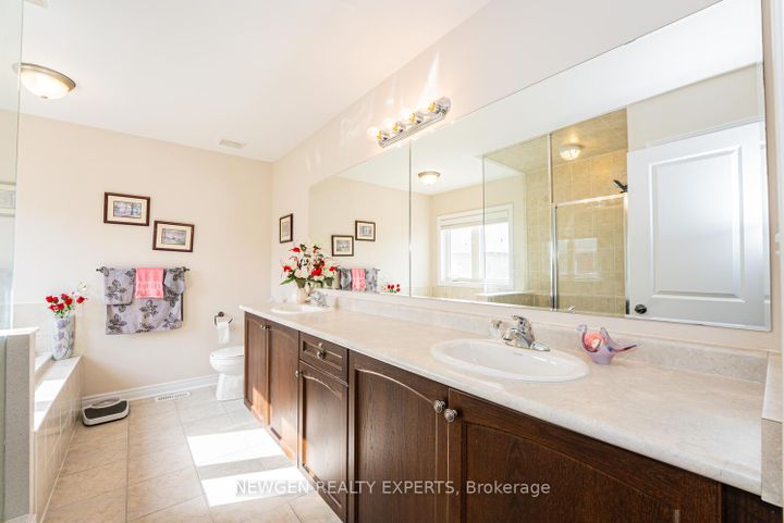 Photo 19 at 46 MONUMENT Trail, Northwest Brampton, Brampton