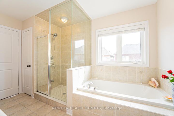 Photo 20 at 46 MONUMENT Trail, Northwest Brampton, Brampton