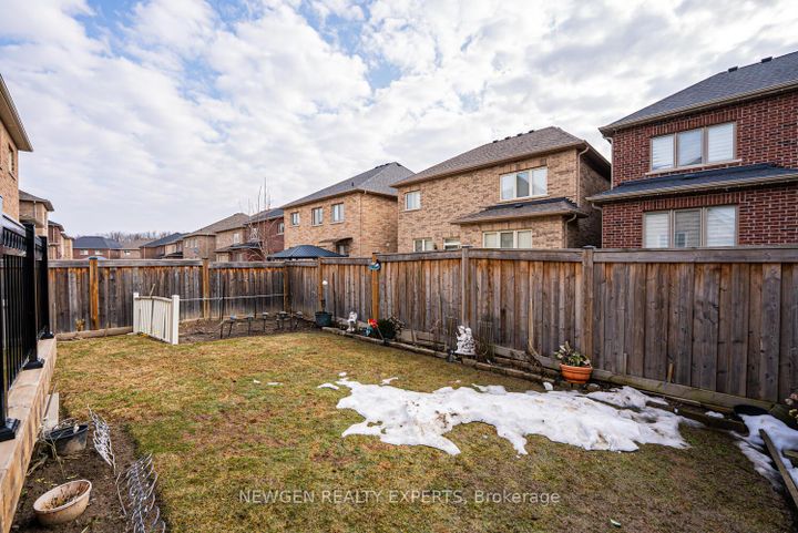 Photo 36 at 46 MONUMENT Trail, Northwest Brampton, Brampton