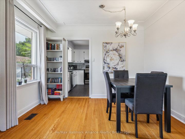 Photo 7 at 300 Burton Road, WO West, Oakville