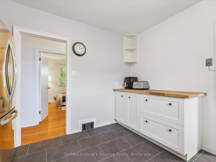 Photo 11 at 300 Burton Road, WO West, Oakville