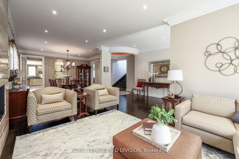 Photo 2 at 82 Munro Boulevard, Windfields, Toronto