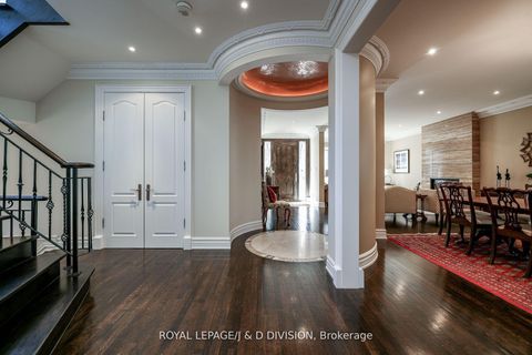 Photo 5 at 82 Munro Boulevard, Windfields, Toronto