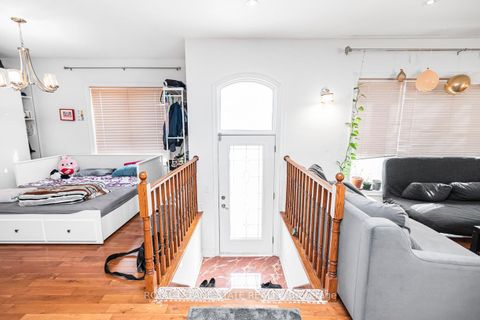 Photo 10 at 6 Griggsden Avenue, Humber Heights, Toronto