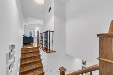 Photo 23 at 5 - 190 Harding Boulevard W, North Richvale, Richmond Hill