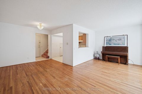 Photo 11 at 119 Omni Drive, Bendale, Toronto
