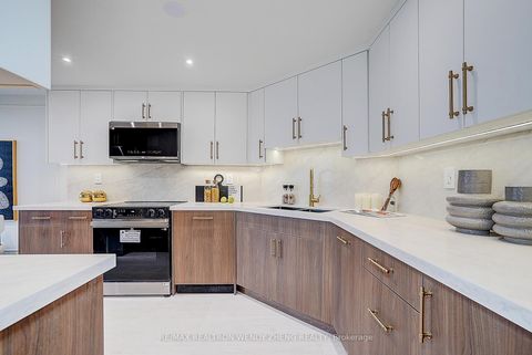 Photo 24 at 608 - 1 Clark Avenue W, Yorkhill, Vaughan