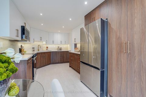 Photo 27 at 608 - 1 Clark Avenue W, Yorkhill, Vaughan