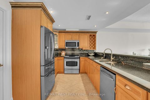 Photo 1 at PH1 1 - 2 Toronto Street, City Centre, Barrie