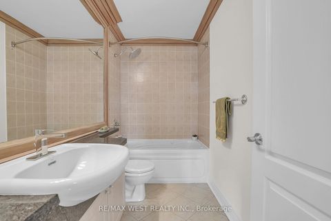 Photo 8 at PH1 1 - 2 Toronto Street, City Centre, Barrie