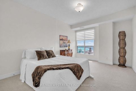 Photo 9 at PH1 1 - 2 Toronto Street, City Centre, Barrie