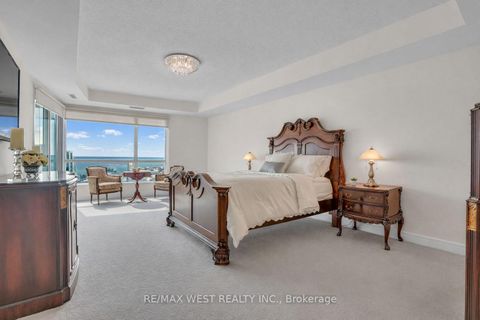 Photo 10 at PH1 1 - 2 Toronto Street, City Centre, Barrie