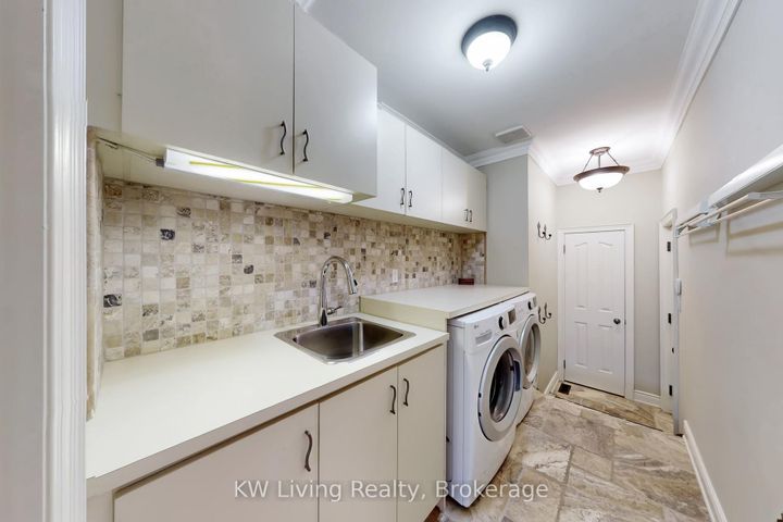 Photo 14 at 24 Highview Crescent, Bayview Hill, Richmond Hill