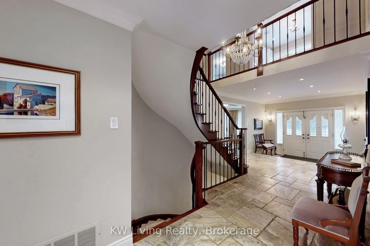 Photo 16 at 24 Highview Crescent, Bayview Hill, Richmond Hill