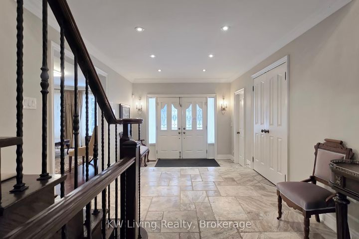 Photo 18 at 24 Highview Crescent, Bayview Hill, Richmond Hill