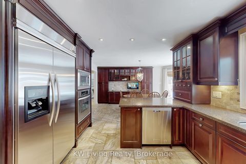 Photo 6 at 24 Highview Crescent, Bayview Hill, Richmond Hill