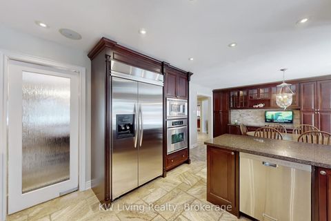 Photo 7 at 24 Highview Crescent, Bayview Hill, Richmond Hill